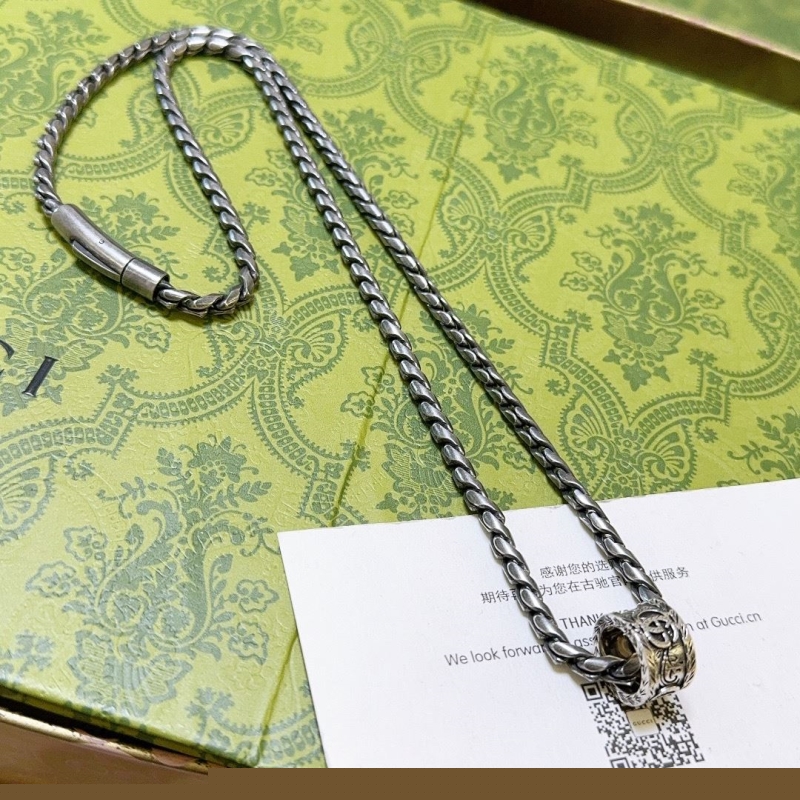 G*u*i necklaces